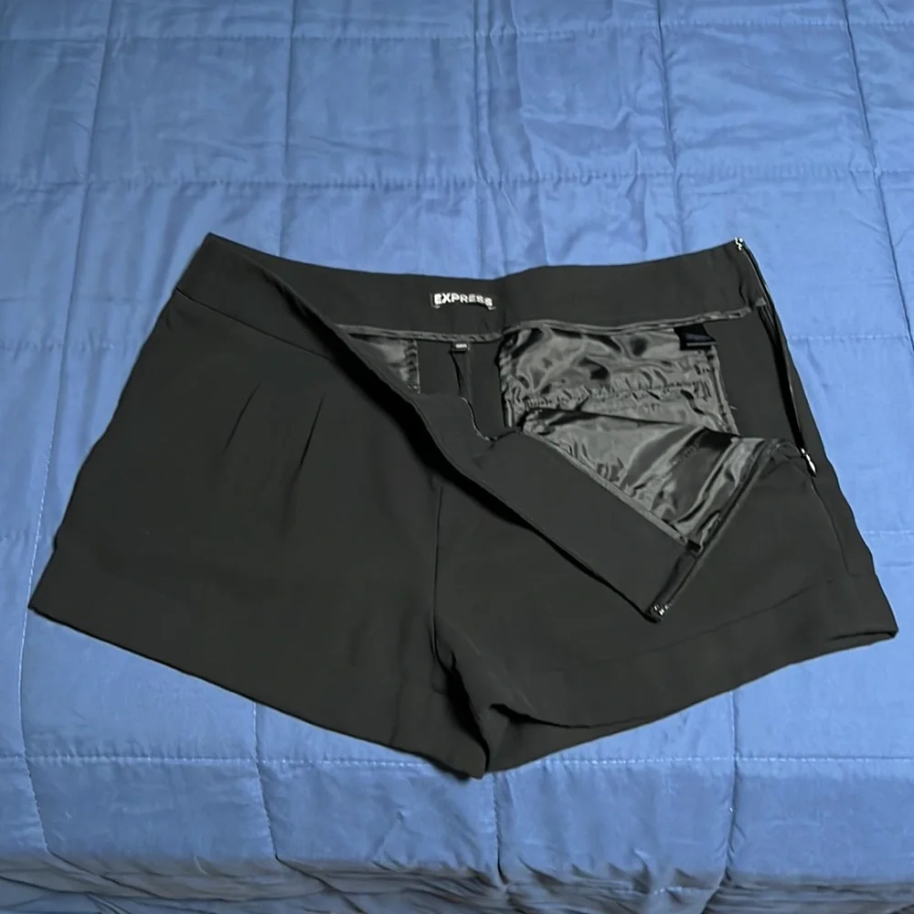 EXPRESS SHORTS - Picture 4 of 7
